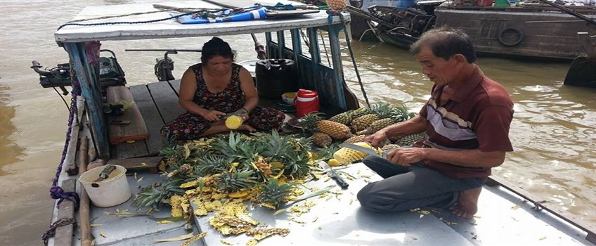 floating markets in mekong delta