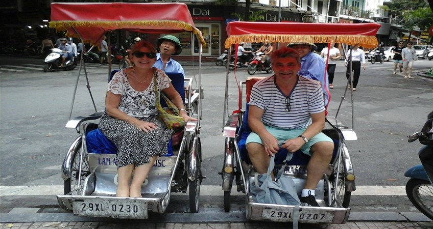 cyclo ride around hanoi old quarter